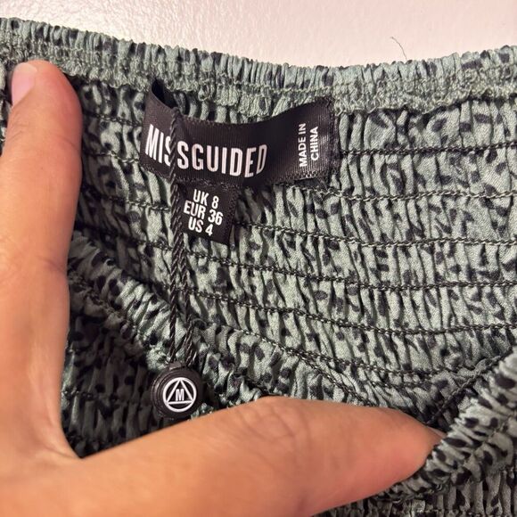 Misguided Smocked Babydoll Dress Size 4 Long Sleeve Green Black Casual NEW - Picture 7 of 10